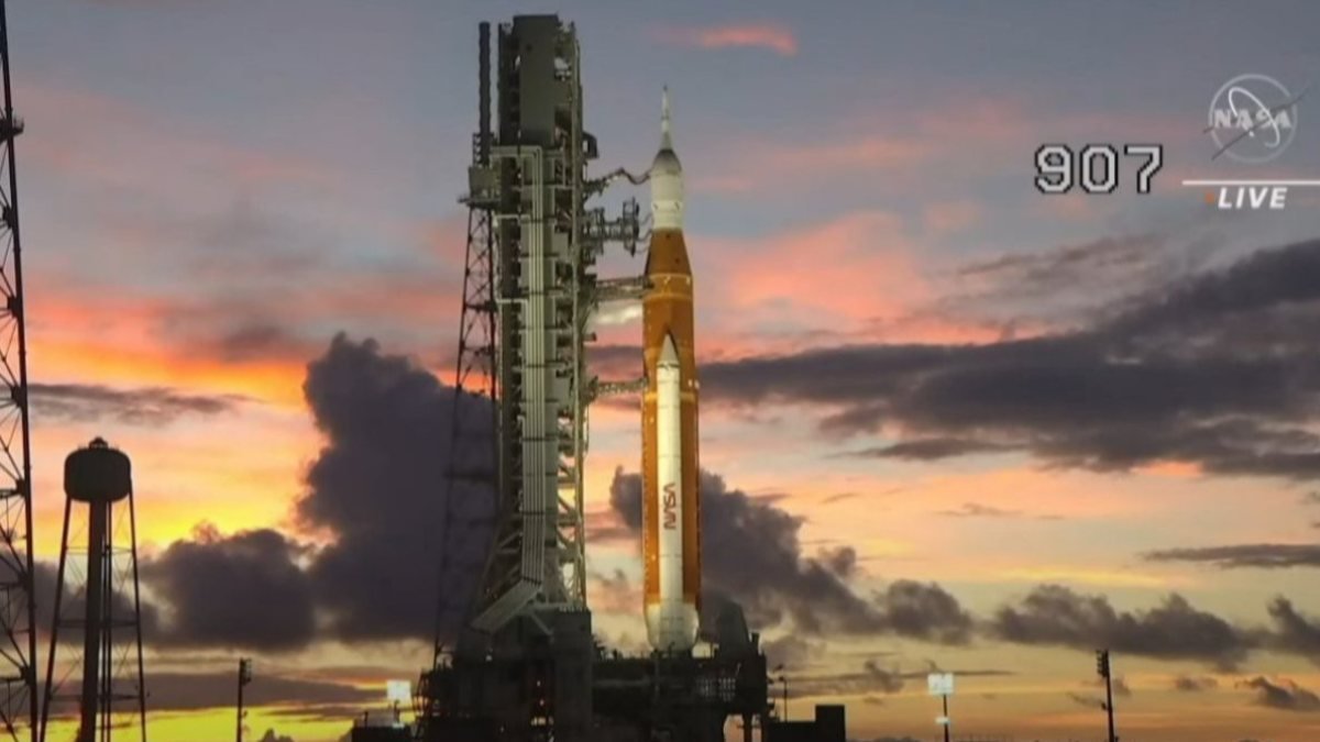 NASA, Ay görevi için SLS roketini fırlattı