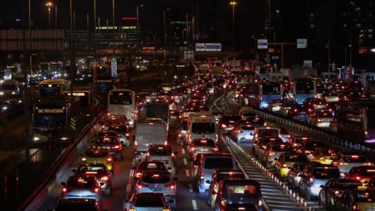 İstanbul'da trafik yüzde 90'ı geçti