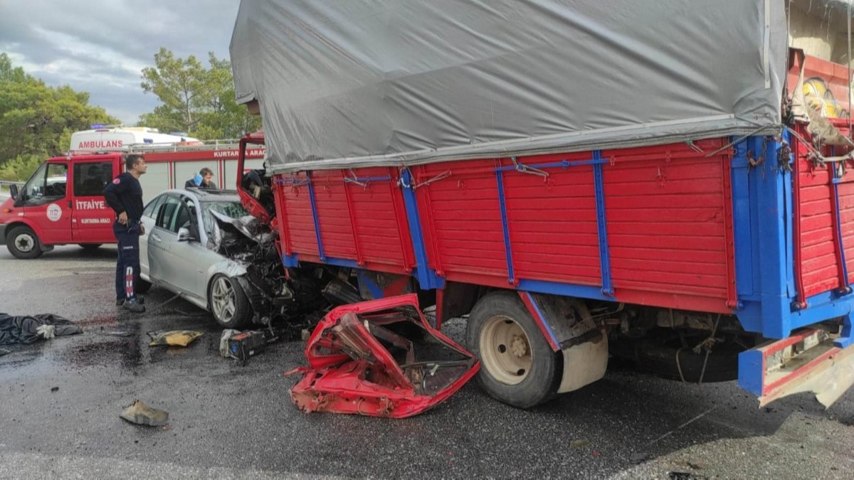 Antalya'da oğlunun cenazesini almaya giderken kazada öldü