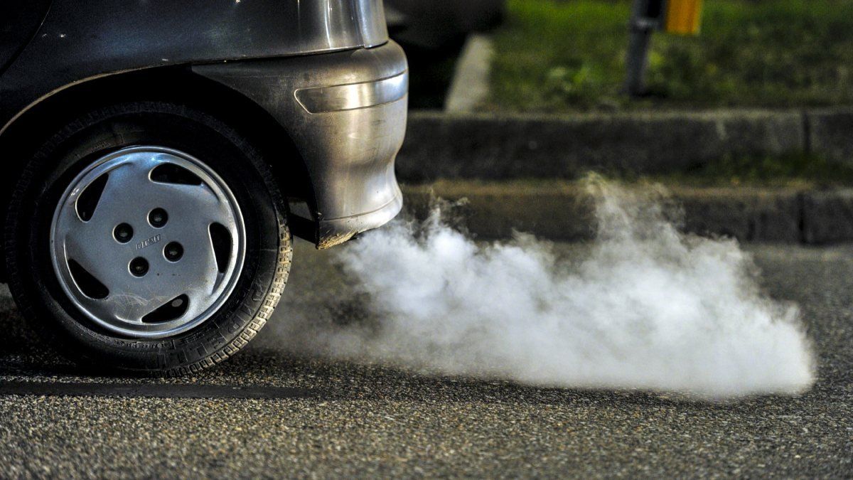 İspanya ve Fransa benzinli otomobillerin fişini çekiyor