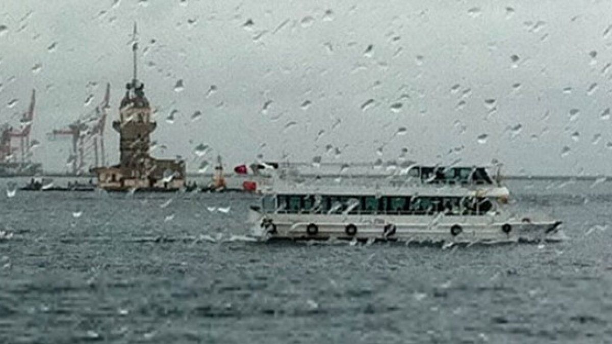 İstanbul'da deniz ulaşımına fırtına engeli