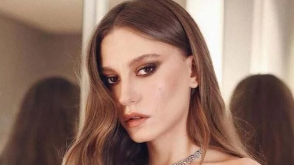 Transparan kıyafetiyle büyüledi! Serenay Sarıkaya siyahlar içinde mest etti: