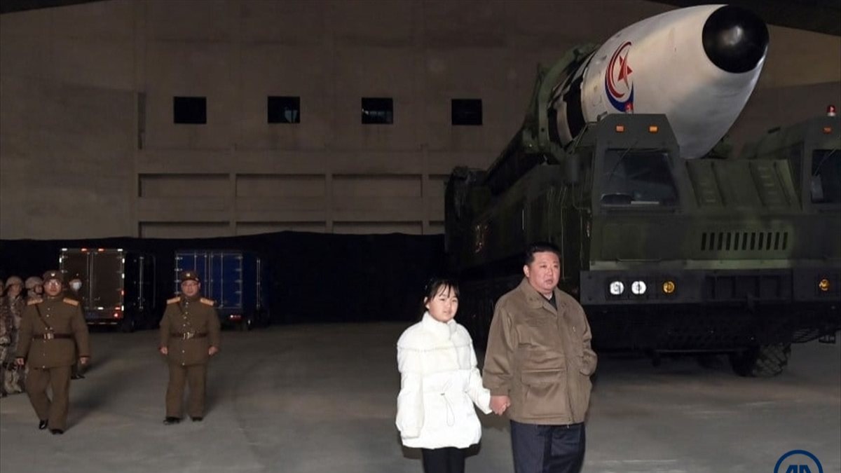 Kuzey Kore lideri Kim Jong-un ilk defa kızıyla görüntülendi