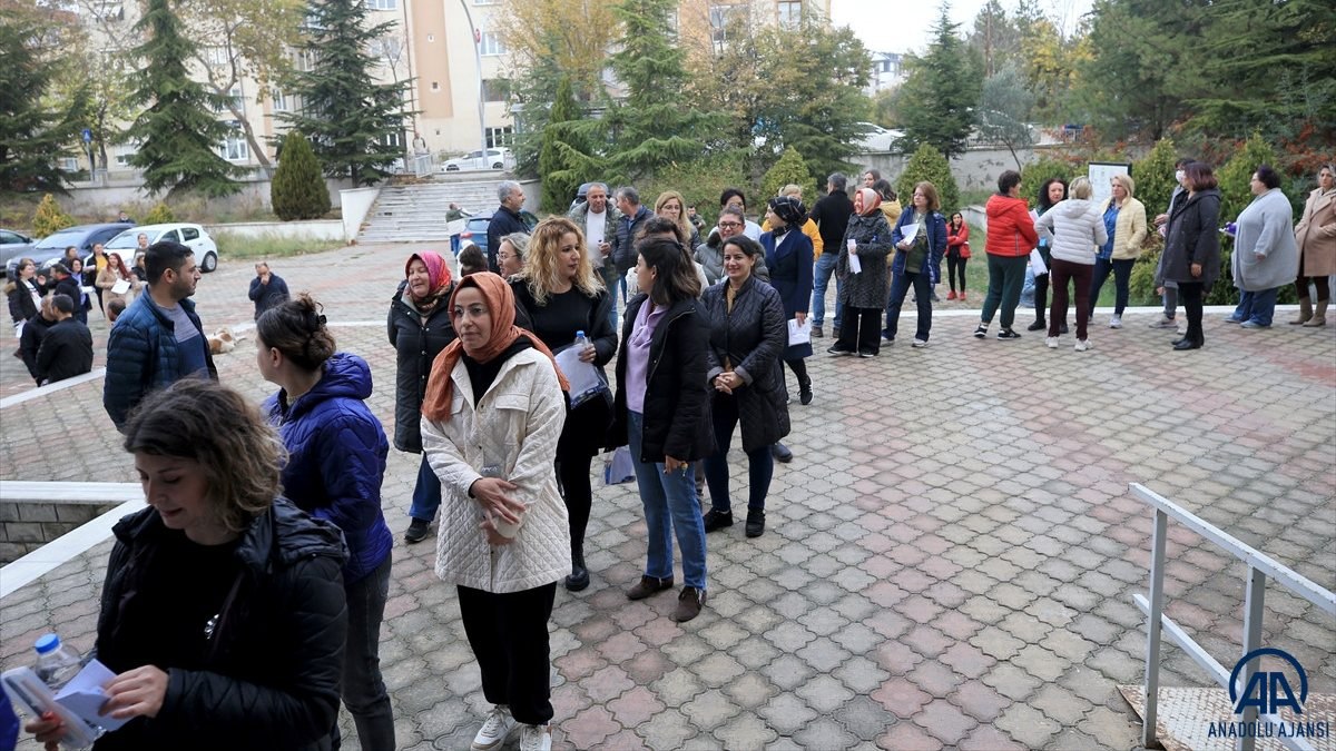 Öğretmenlik Kariyer Basamakları Sınavı Başladı