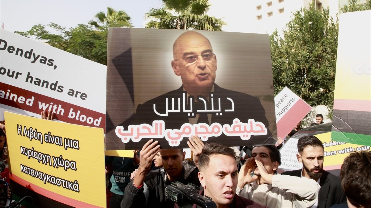 Nikos Dendias, Libya'da protesto edildi