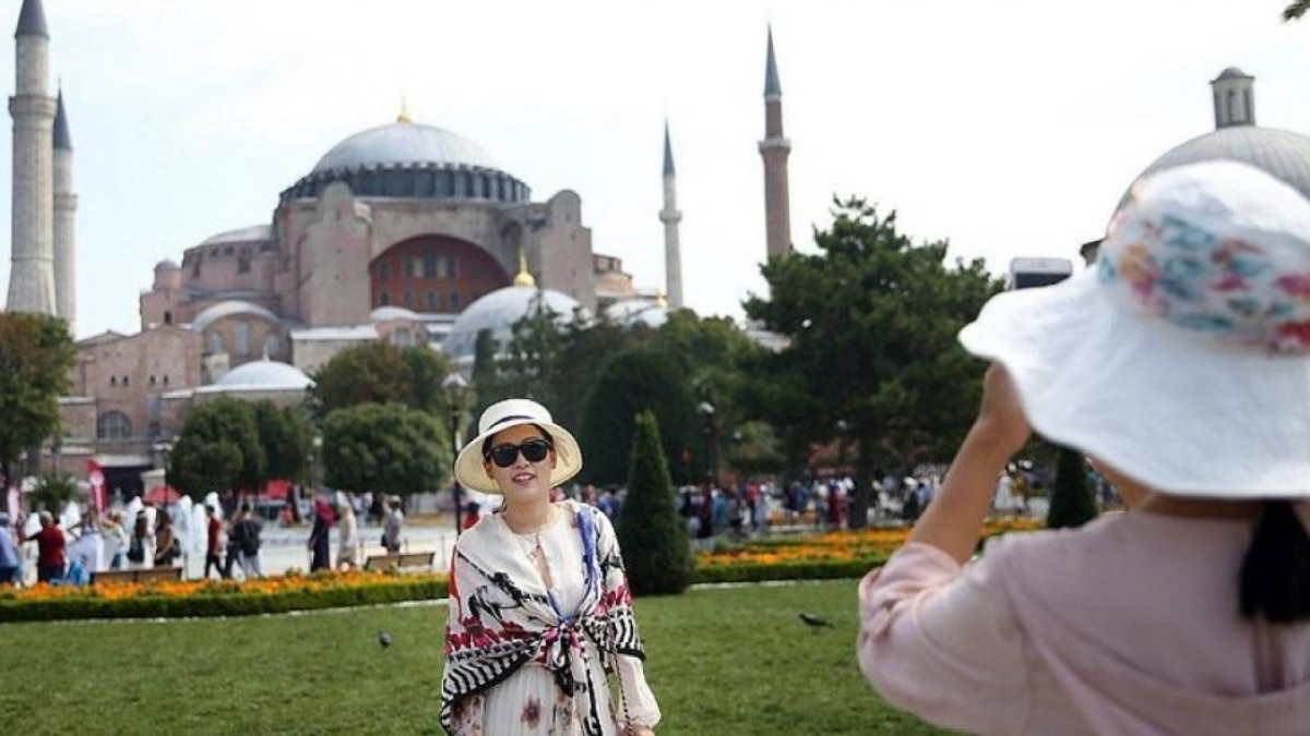 İstanbul'a 10 ayda gelen turist sayısı 13 milyonu aştı