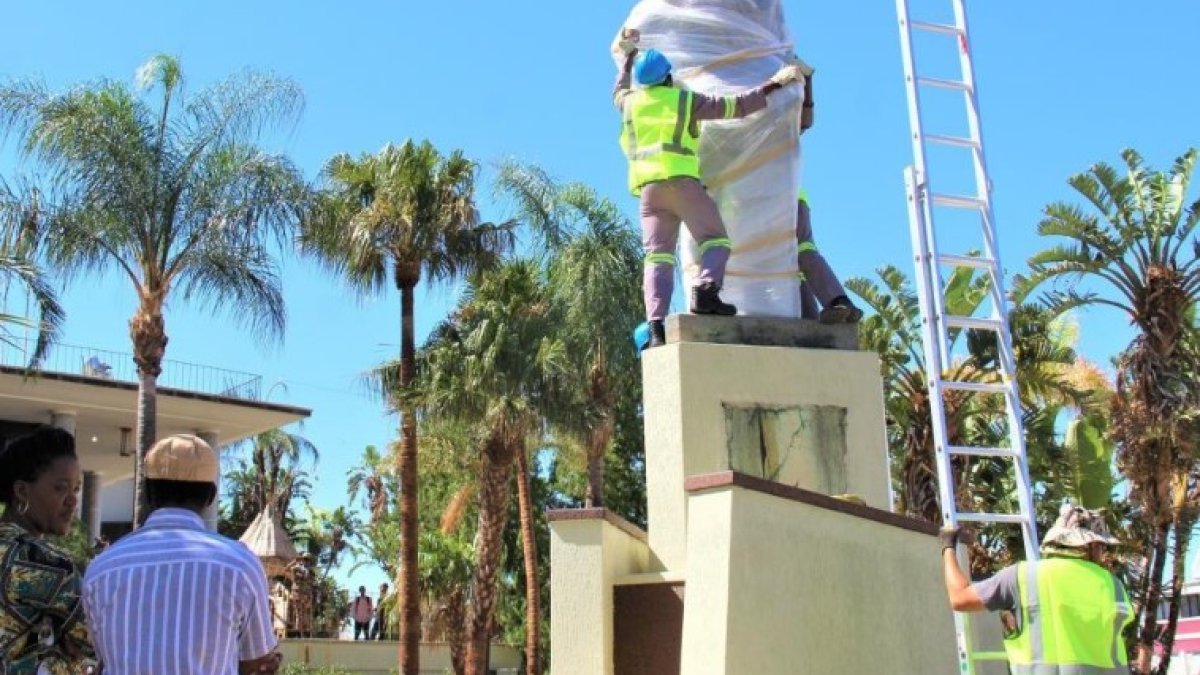 Namibya'da Alman sömürge subayı Curt von François'in heykeli kaldırıldı
