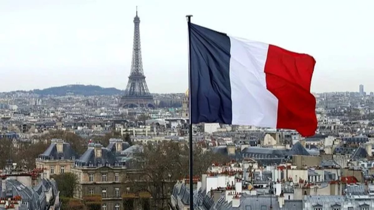 Fransa'da kürtaj hakkını anayasal güvenceye alan yasa tasarı kabul edildi