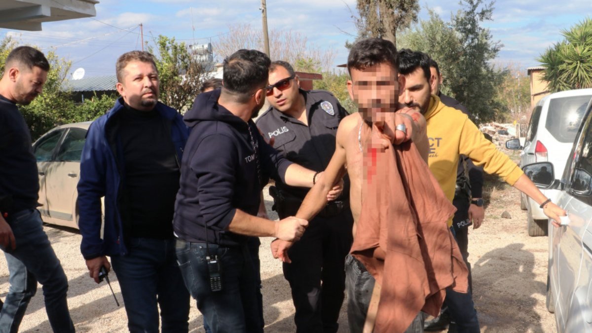 Antalya'da kardeşini bıçaklayıp kendisini eve kapattı 