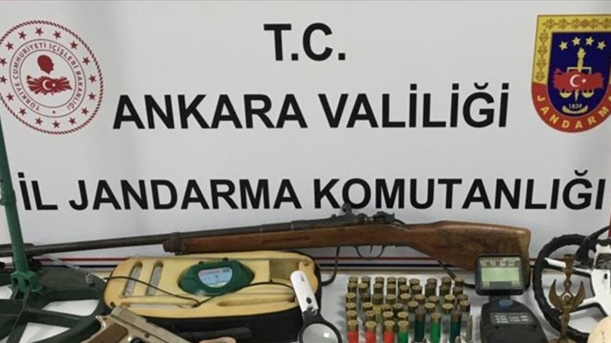 Ankara'da baskın yapılan evden tarihi eser eşya ve uyuşturucu çıktı