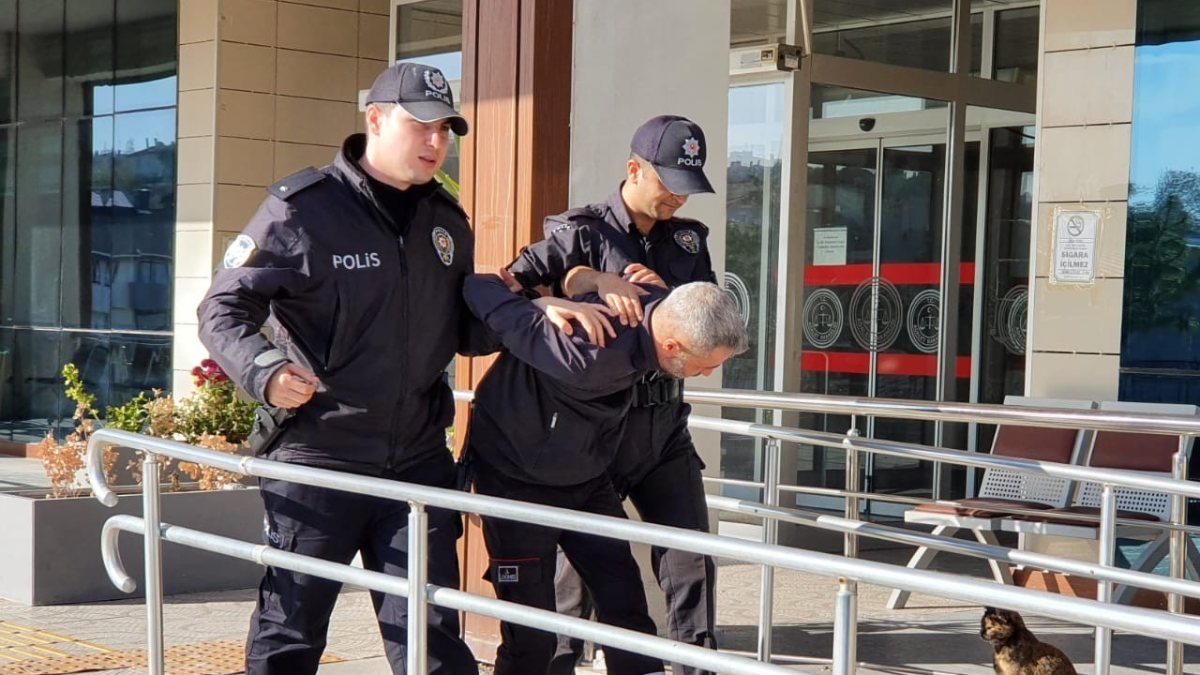 İzmir'de çantasıyla motosikletiyi deviren şahıs tutuklandı
