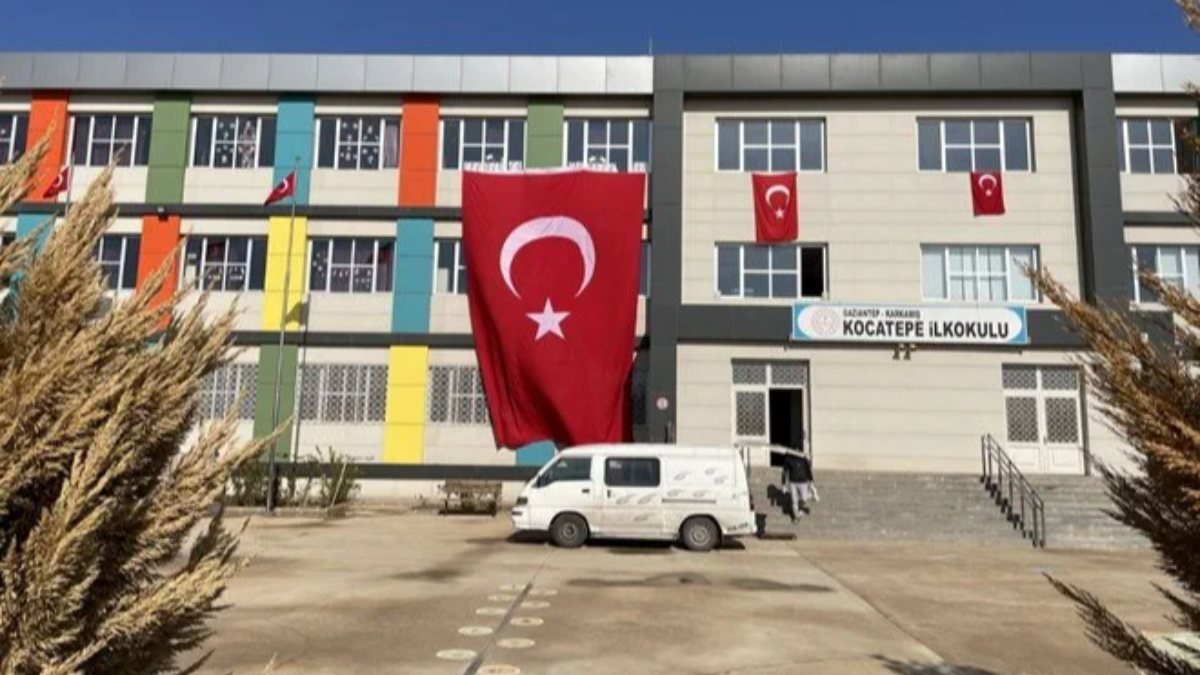 Terör saldırısına uğrayan Karkamış'ta okullar 2 gün daha tatil edildi