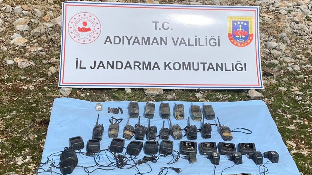 Adıyaman'da PKK'ya ait toprağa gömülü telsizler ele geçirildi