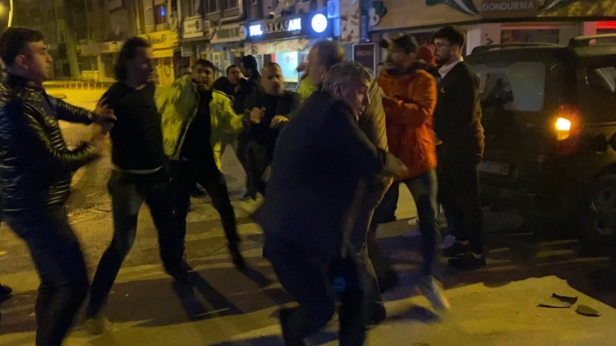 Bursa'da kaza geçiren sürücü çıkan kavgada darbedildi