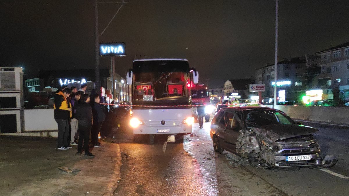 Kocaeli'de birbiriyle tartışan sürücülerin araçları çarpıştı, 5 kişi yaralandı