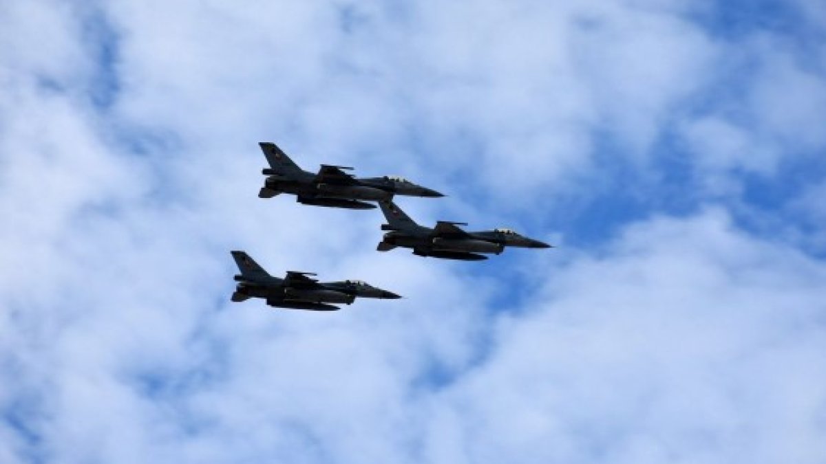 MSB, F-16'ların Edirne'de selamlama uçuşuna ait görüntüleri paylaştı