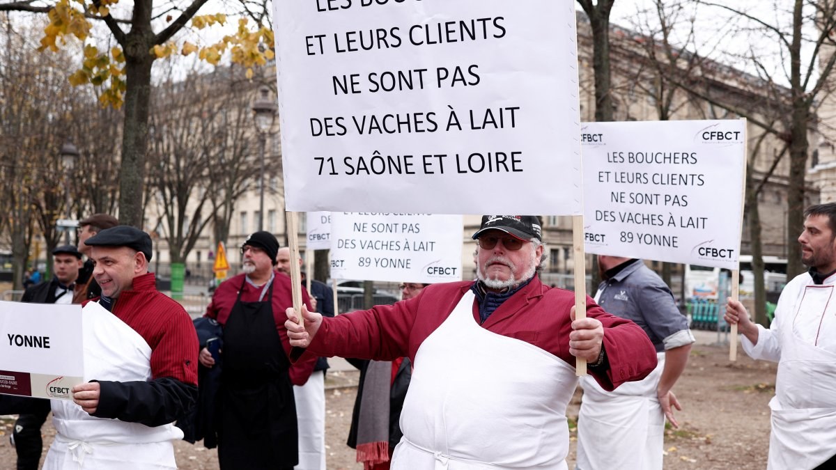 Fransa'da kasaplar elektrik zammını protesto etti