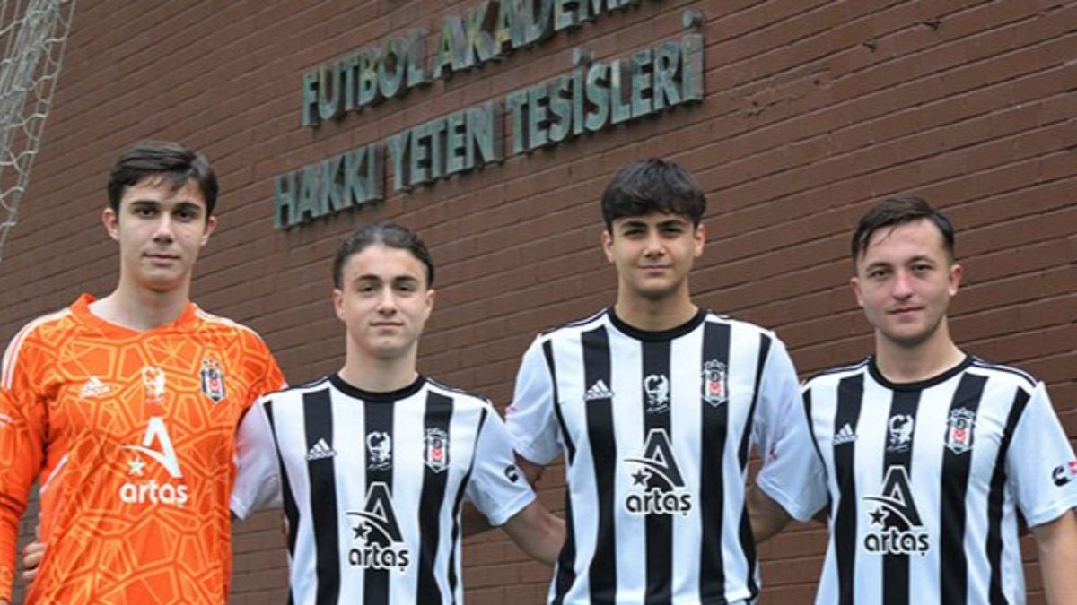 Beşiktaş, 4 futbolcuyla profesyonel sözleşme imzaladı