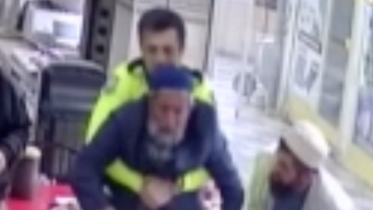 Çorum'da polis yaşlı adamı Heimlich manevrası ile kurtardı 