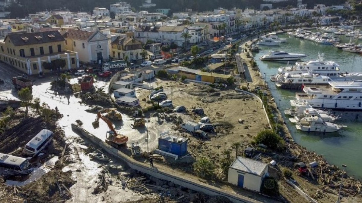 İtalya'nın Ischia Adası’ndaki heyelanda can kaybı artıyor