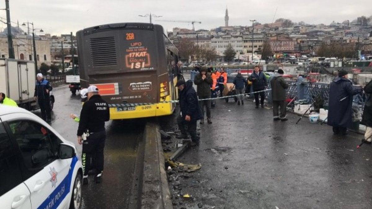 İETT otobüsü şoförü, Galata Köprüsü'nde direksiyon hakimiyetini kaybetti: 3 yaralı 