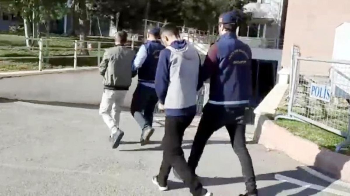 Gaziantep'de camiden çanta hırsızlığına tutuklama