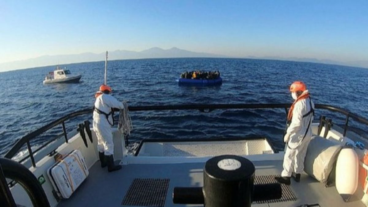 FETÖ'den ihraç askerler, tekneyle yurt dışına kaçarken yakalandı