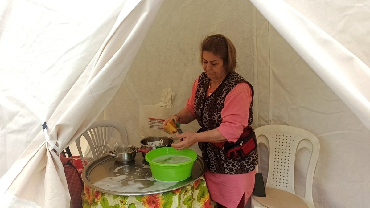 Düzce'de depremzeler 10 gündür çadırda yaşıyor