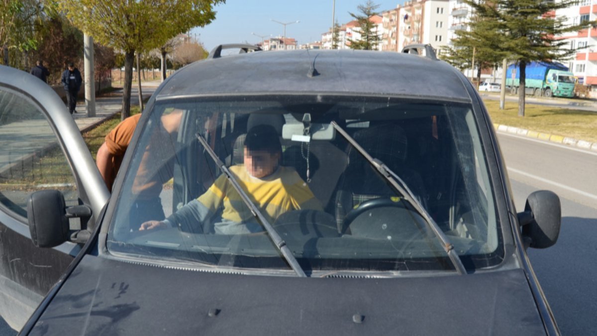 Aksaray'daki minik sürücü polislere yakalandı