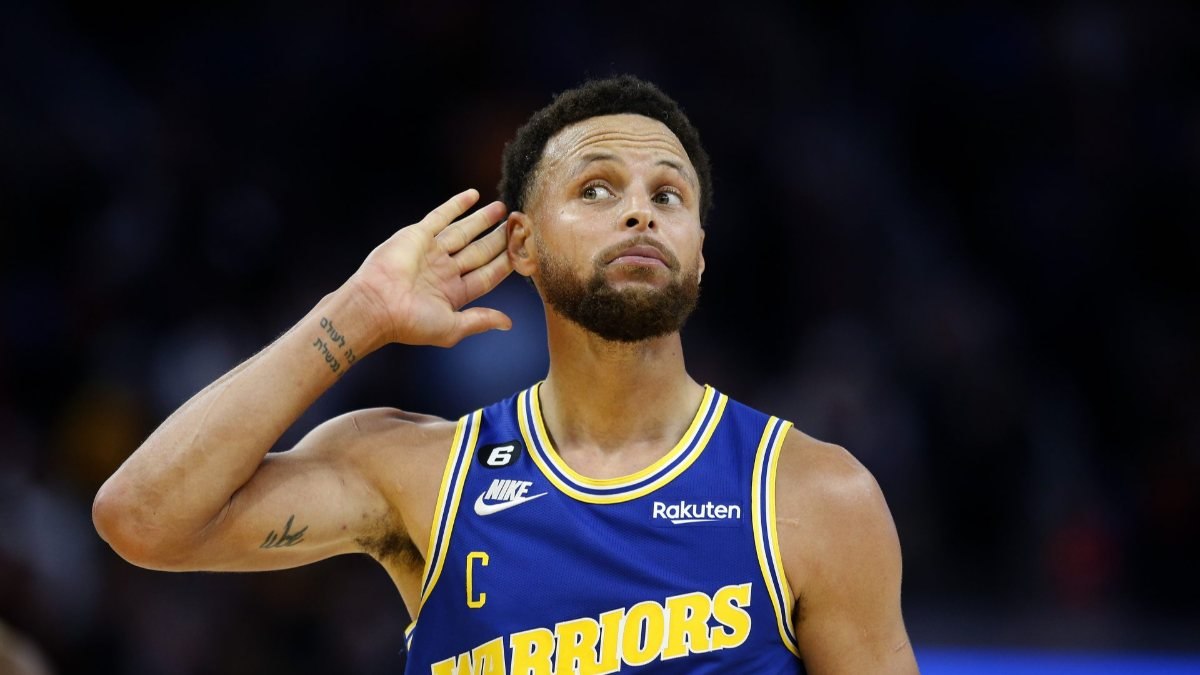 Stephen Curry'nin üst üste Attığı üçlükler Hayran Bıraktı