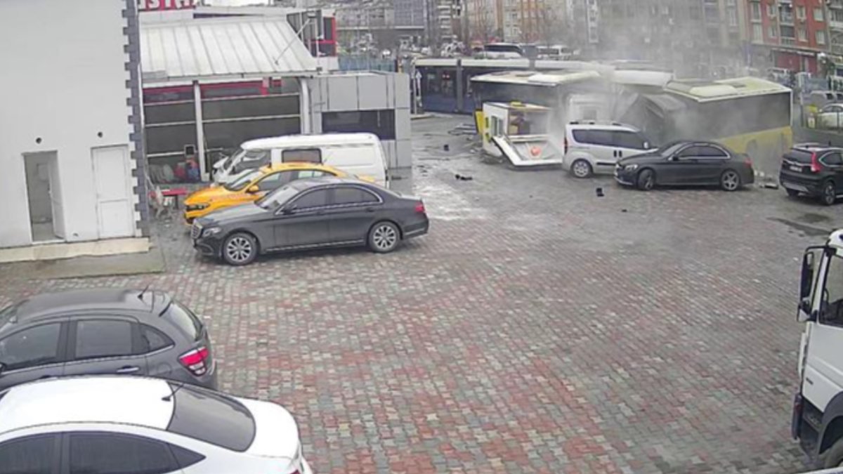 İstanbul'daki tramvay kazası: Kulübe üzerine yıkıldı