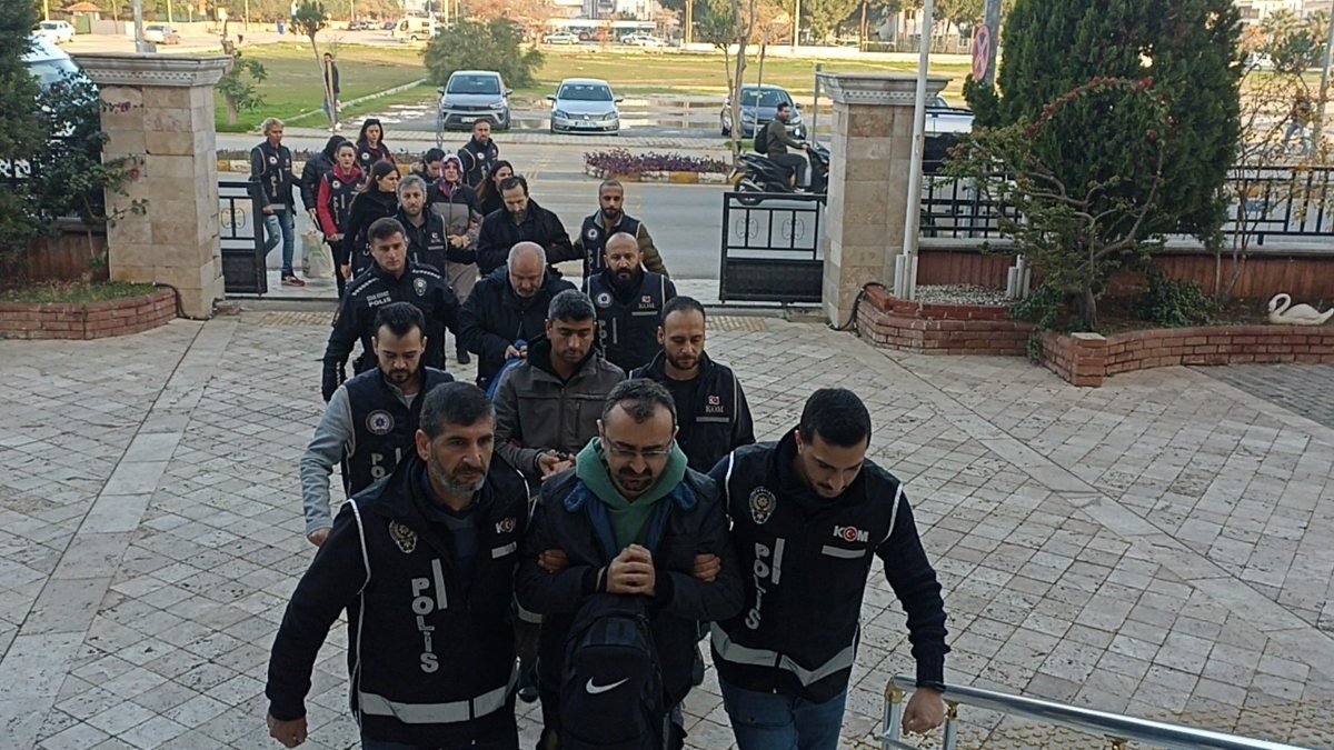 Aydın’da, FETÖ üyeleri yabancı kimlik kartıyla yakalandı 