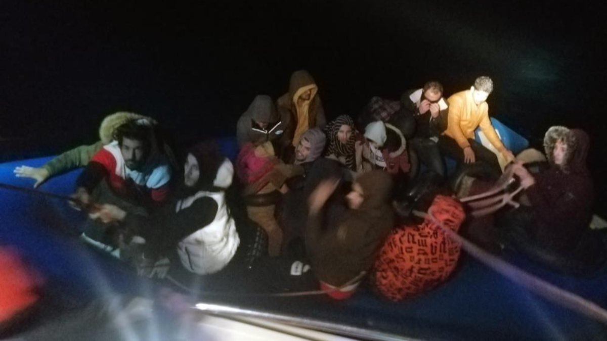 Muğla'da Yunan'ın ittiği göçmenleri Sahil Güvenlik kurtardı