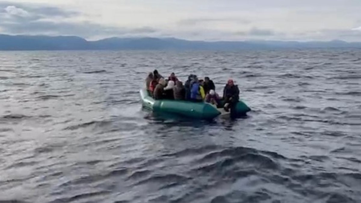 Çanakkale açıklarında 17 göçmen Yunan unsurları tarafından ölüme terk edildi
