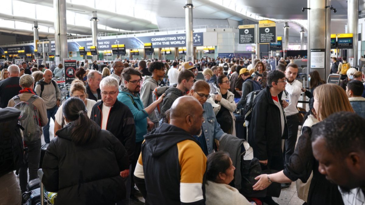 İngiltere'de havalimanlarındaki sınır güvenliği greve hazırlanıyor
