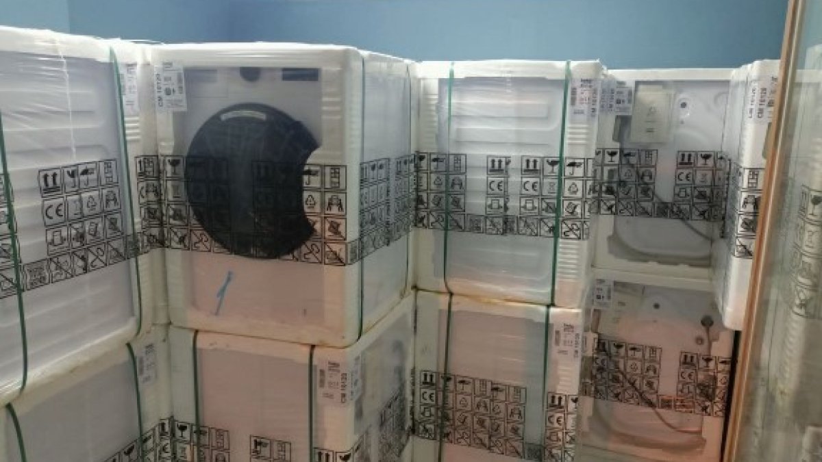 Mersin'de 1 milyon liralık çamaşır makinelerini depoya saklayan şoföre gözaltı