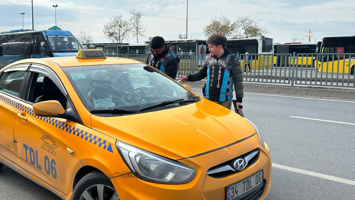 Kadıköy'de yediği cezaya öfkelenen taksiciye bir ceza daha kesildi