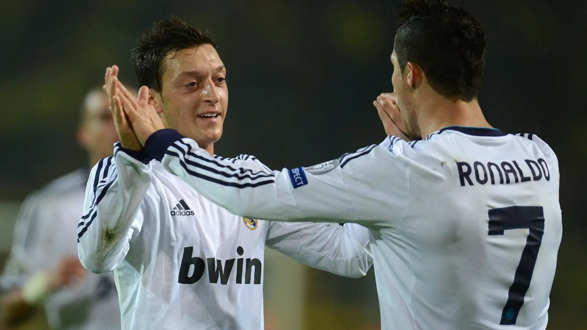 Mesut Özil: Ronaldo'ya biraz daha fazla saygı gösterilmeli