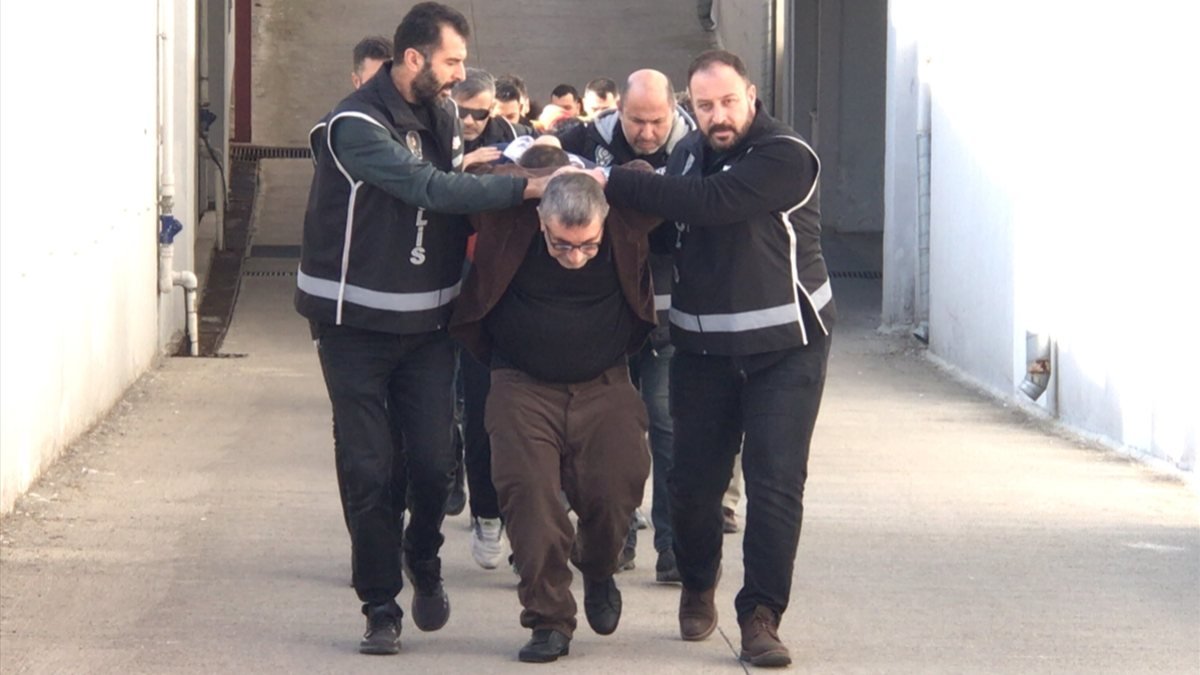 Adana'da borcunu ödeyemeyenleri tehdit eden 14 kişi gözaltına alındı