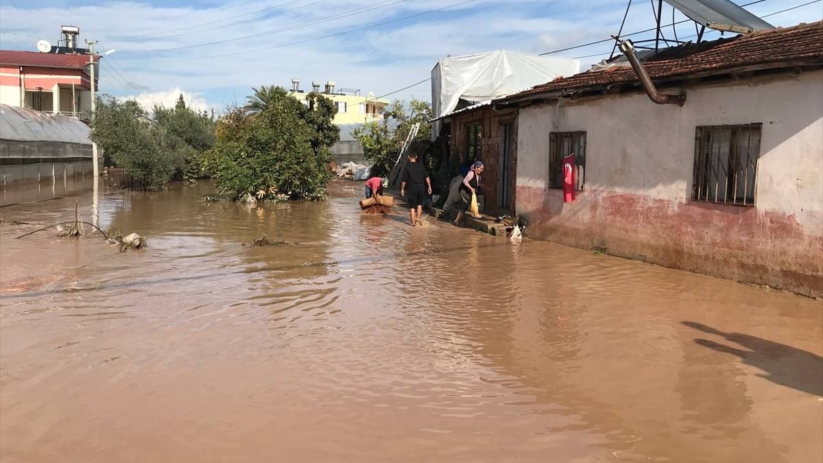 Antalya'da sel bölgesine sarı kodlu uyarı yapıldı