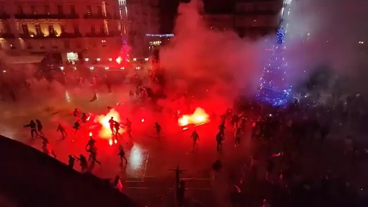 Fransa'nın Fas'ı yenmesi sonrası Paris sokakları karıştı