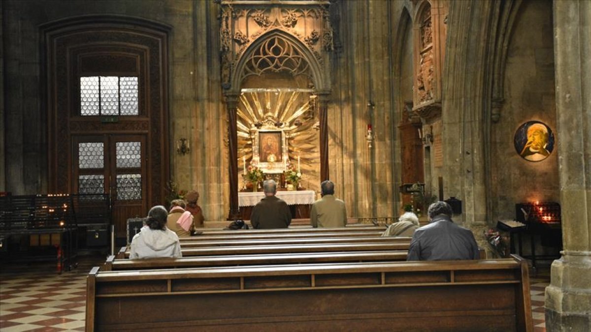 Almanya'da kilise üyeliğinden ayrılma eğilimi artıyor