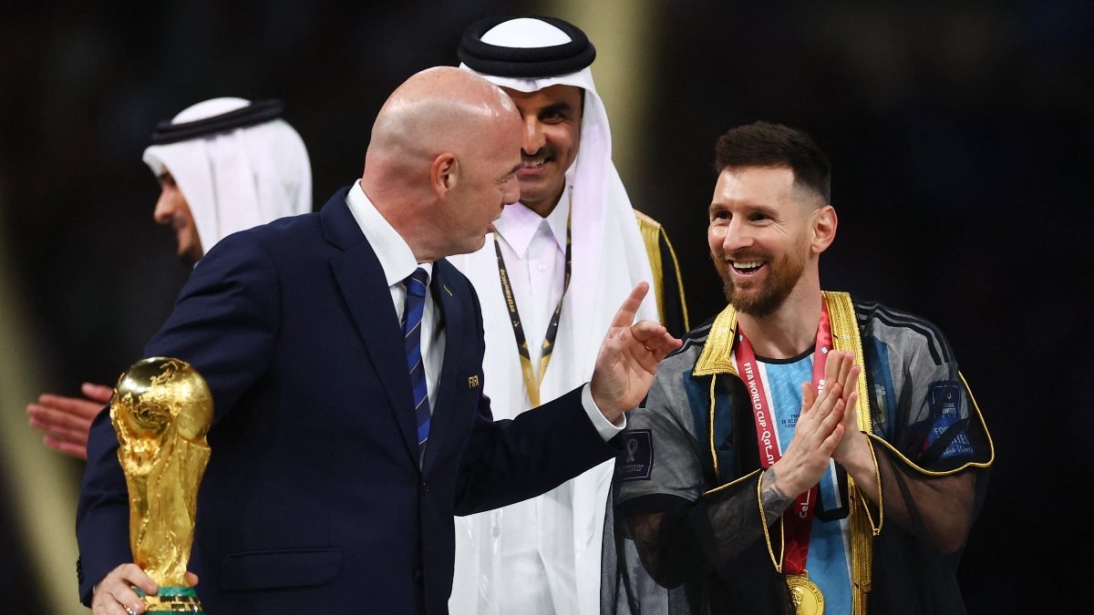 Lionel Messi bişt giydi