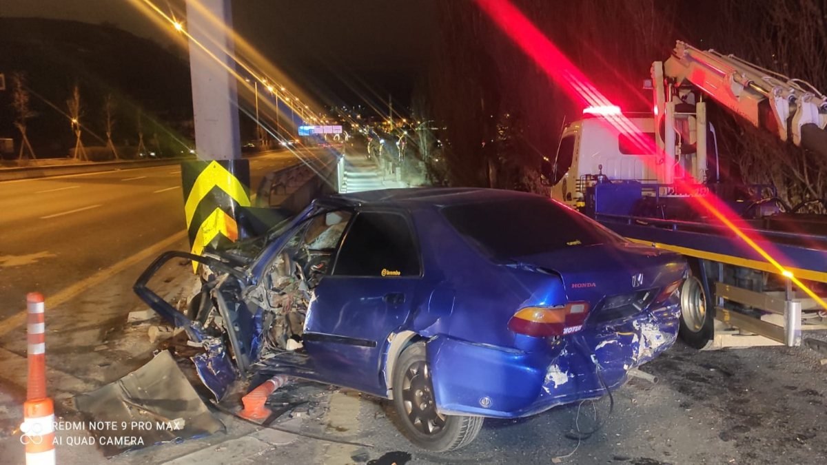 Ankara'da hakimiyetini kaybedip bariyerlere çarptı: 1 ölü, 1 yaralı