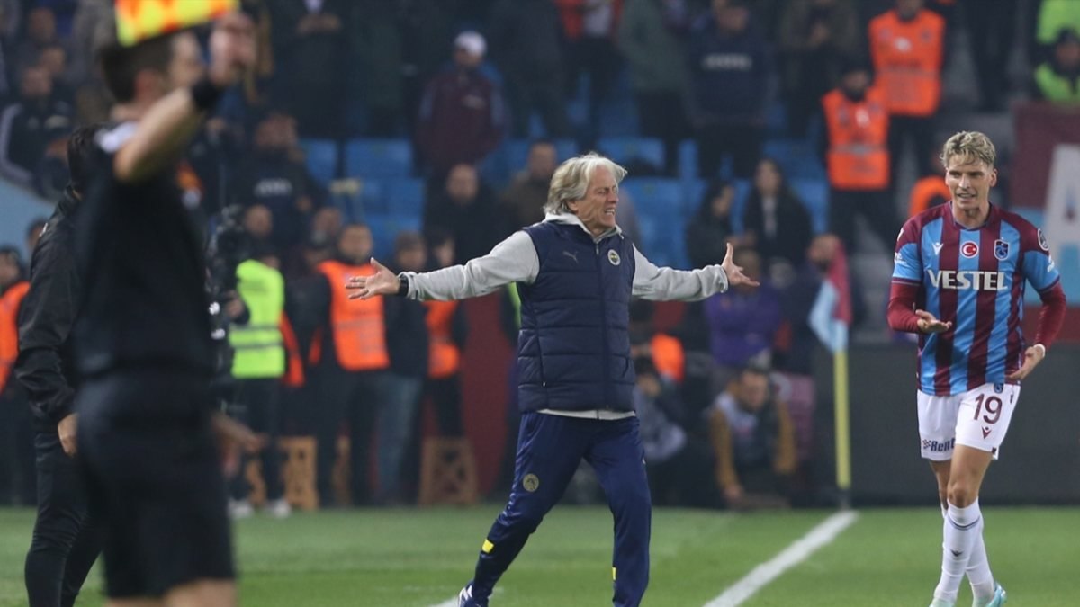 Jorge Jesus: 10 kişi kalınca, işler bizim için zor bir hale geliyor