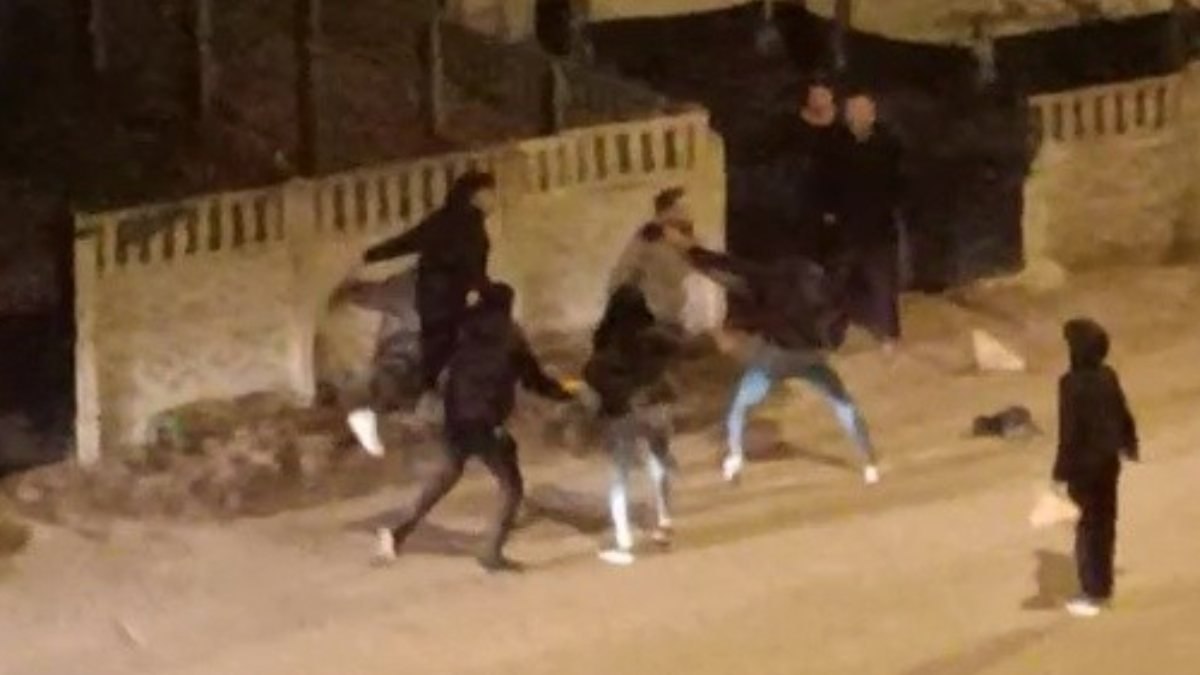 Düzce'de bir grup genç yumruk yumruğa kavga etti