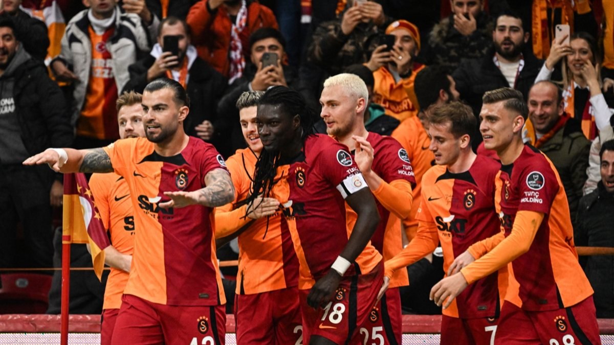 Galatasaray, İstanbulspor'u yenerek liderliğe yükseldi