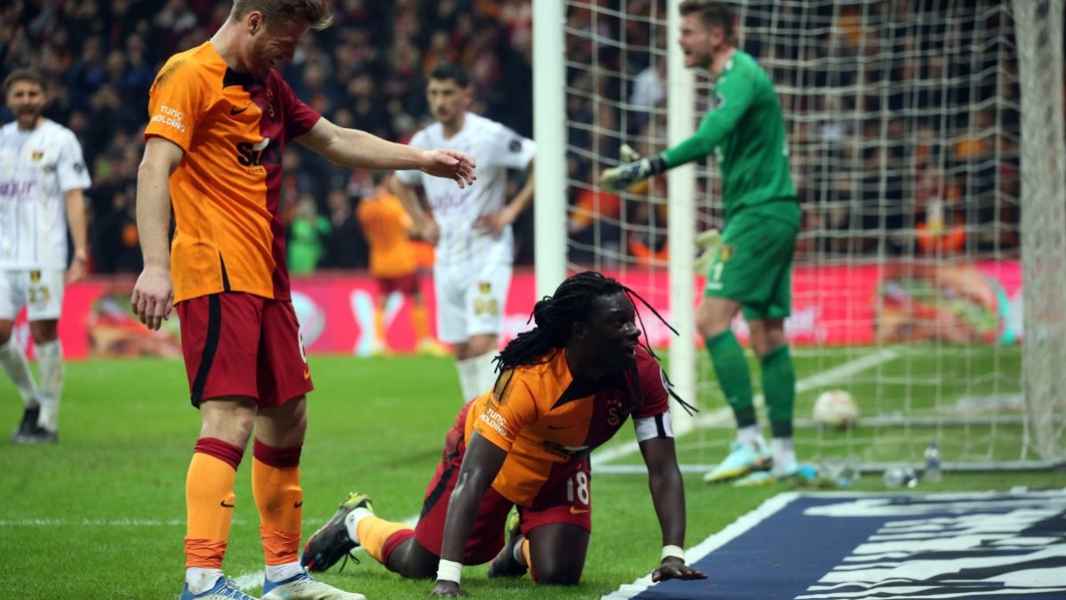 Bafetimbi Gomis Galatasaray tarihine geçti