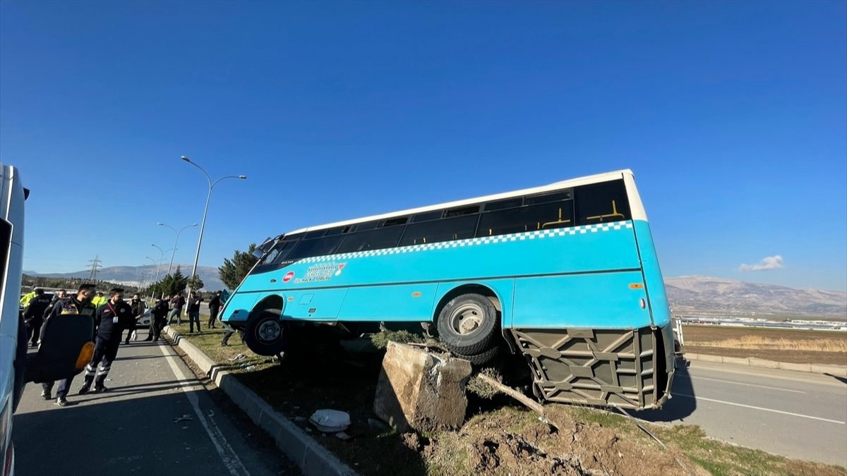 Kahramanmaraş'ta halk otobüsü devrildi: 8 yaralı 