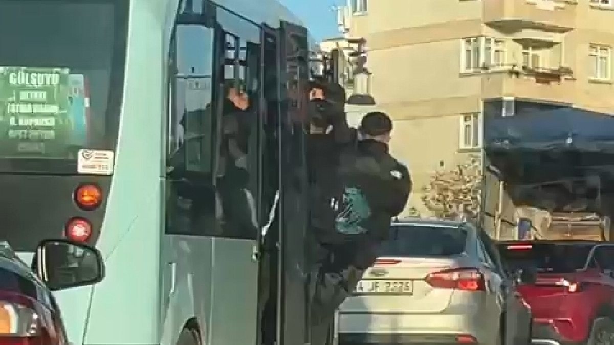 Maltepe'de tehlikeli minibüs yolculuğu 